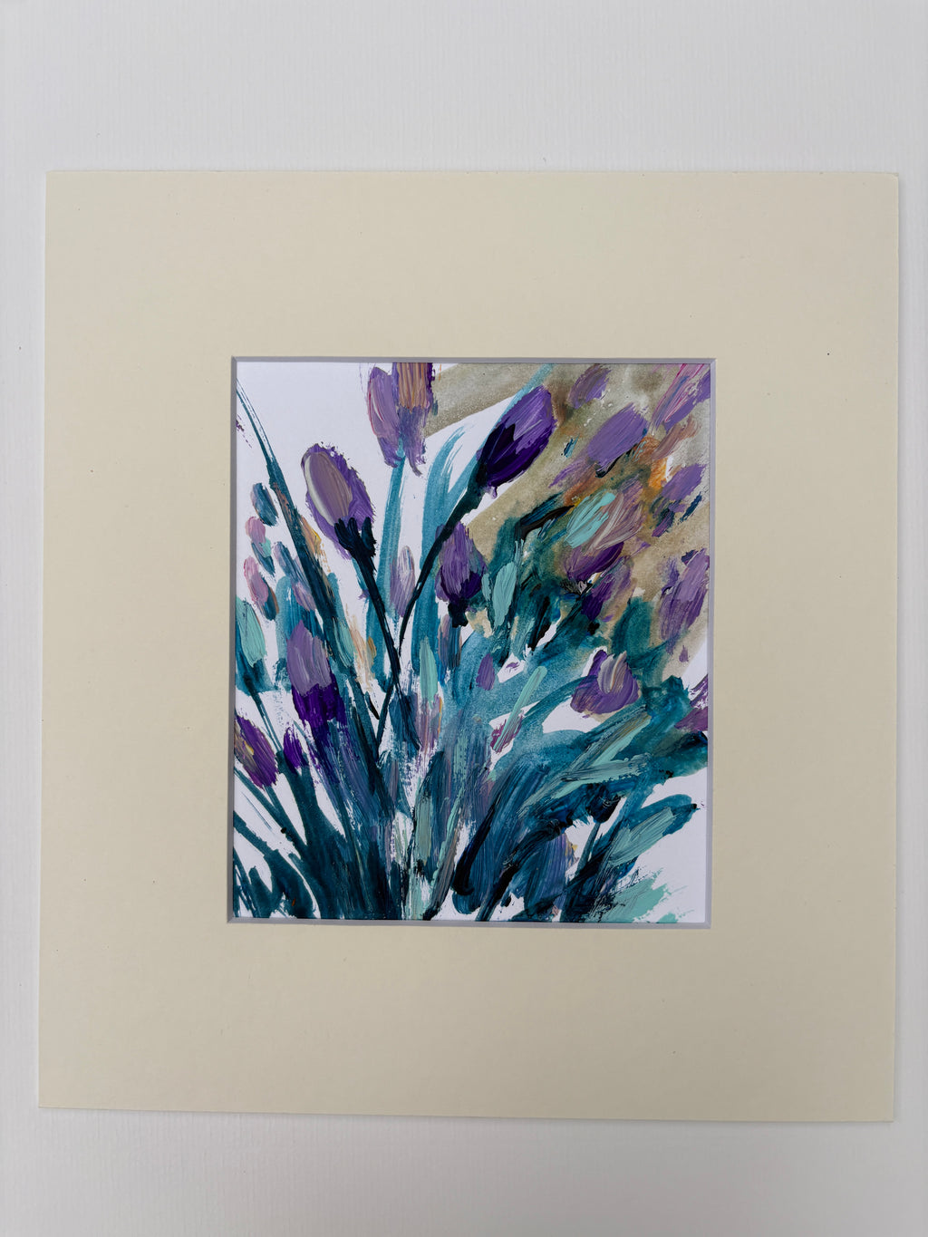 Fleurs mauves et feuillage bleu