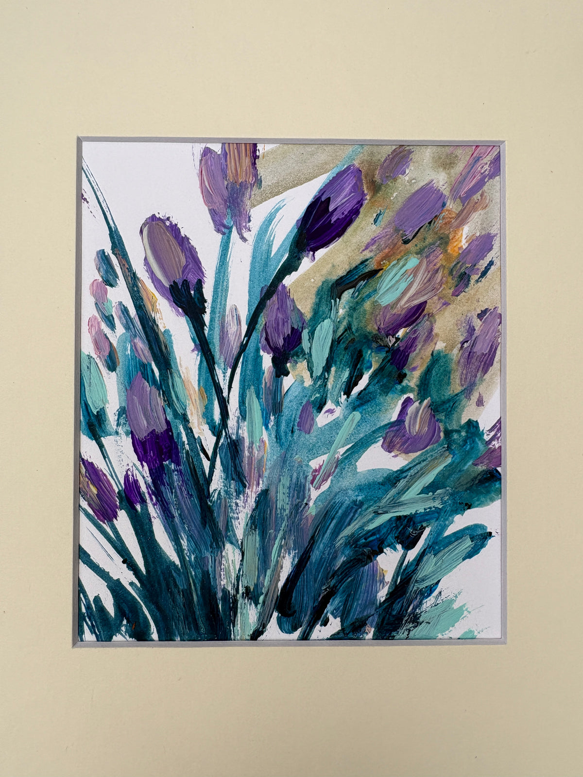 Fleurs mauves et feuillage bleu
